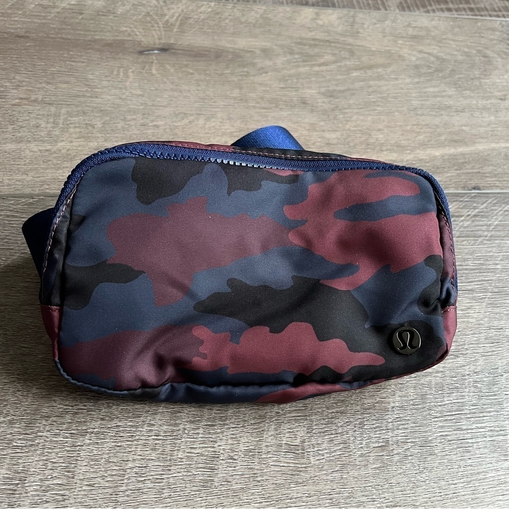 OG Lululemon Everywhere Belt Bag in Heritage 365 Camo Smoky Red Night Sea Multi